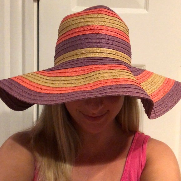 Express Multi colored Hat - Picture 4 of 4